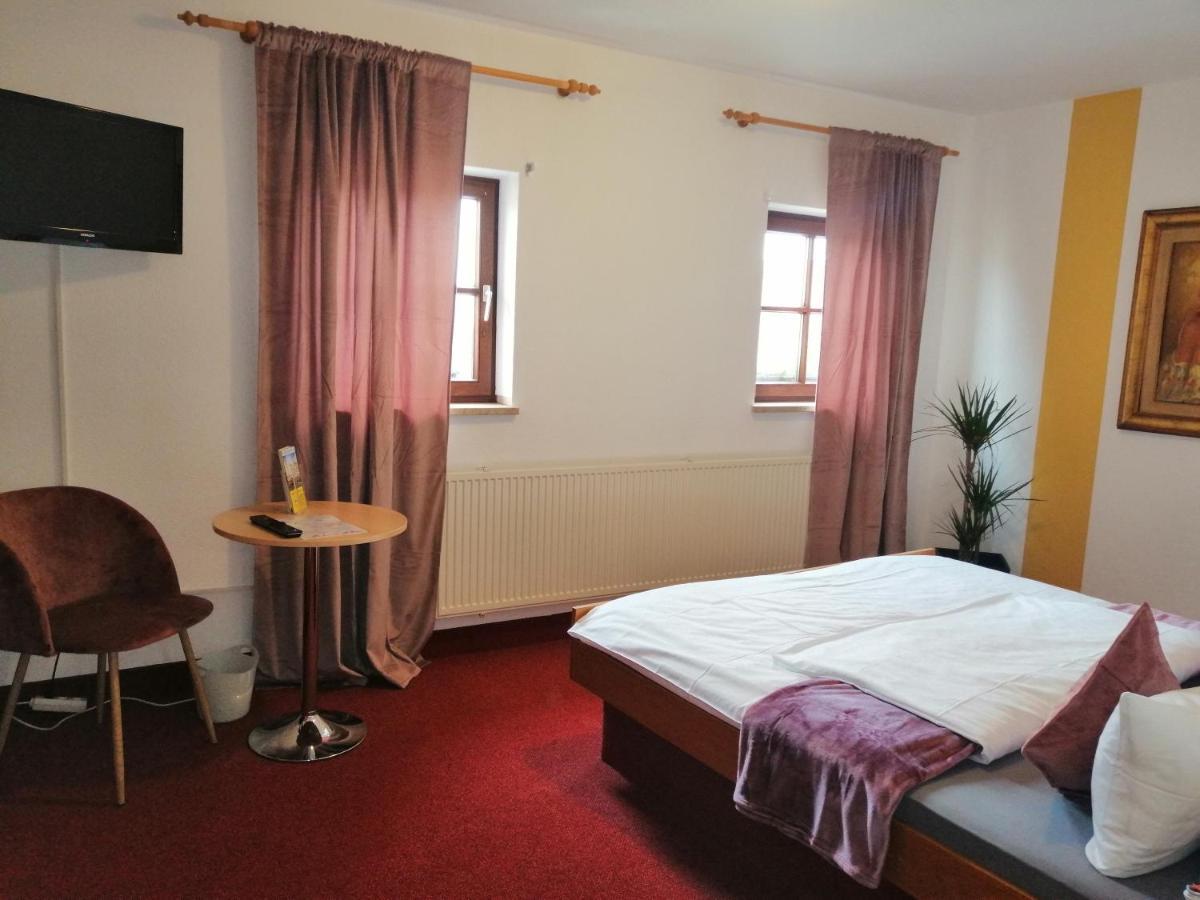 Hotel Wilder Mann Фойхтванген Екстериор снимка