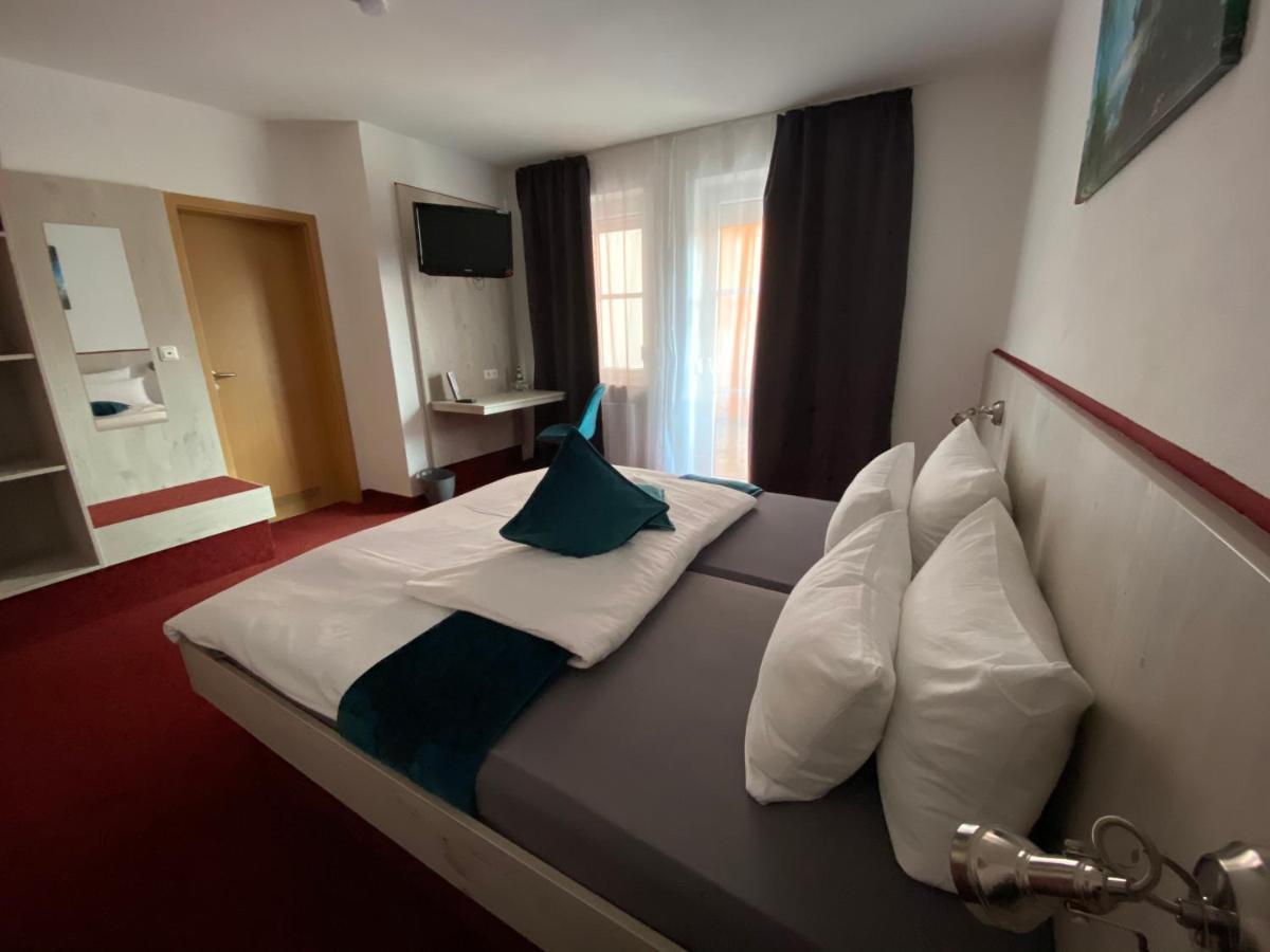 Hotel Wilder Mann Фойхтванген Екстериор снимка