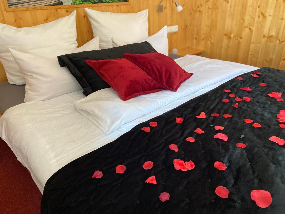 Hotel Wilder Mann Фойхтванген Екстериор снимка
