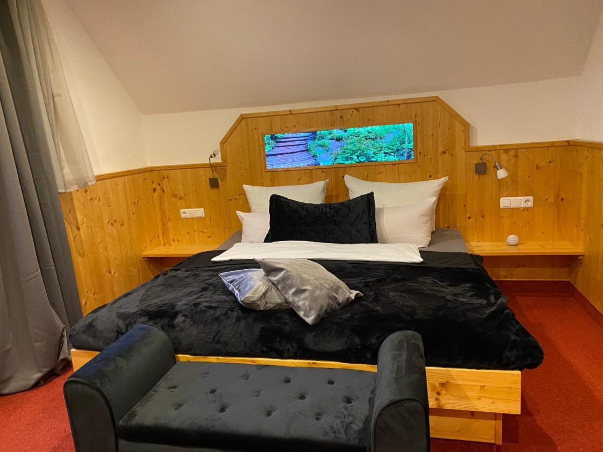 Hotel Wilder Mann Фойхтванген Екстериор снимка