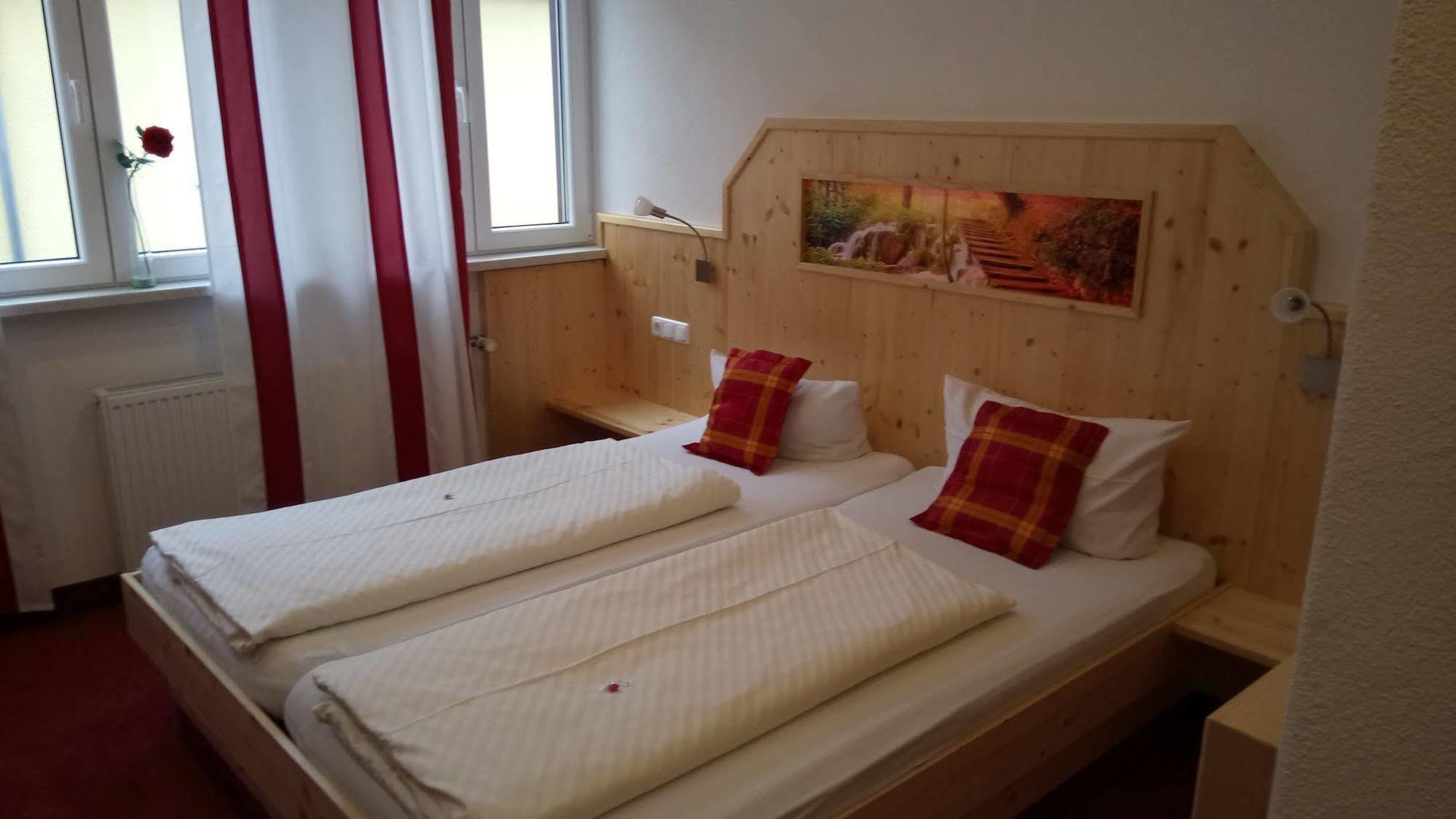 Hotel Wilder Mann Фойхтванген Екстериор снимка
